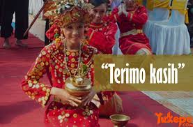 Ada tiga kata yang harus anda ingat dan ucapkan dalam berinteraksi dengan orang lain. Kata Kata Terima Kasih Dalam Berbagai Bahasa Daerah Yang Ada Di Indonesia Yukepo Com