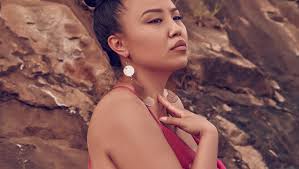 A lil fun with @chee.thao and her new earrings from @geminiflyii I call  this one Mountain Rose ⛰ 🌹