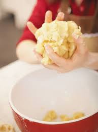 Creer De La Pate A Modeler Avec Des Ingredients Du Garde Manger Ricardo Recipe Food Dough Ingredients
