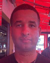 Robert Chris's Instagram, Twitter & Facebook