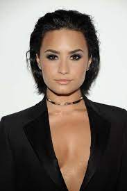 7 Times Demi Lovato Nailed Her Bob Haircut Makeup Tutorials Demi Lovato Hair Demi Lovato Short Hair Short Slicked Back Hair