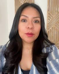 💬 Durante la menopausia, no solo cambió su cuerpo… también se rompió su  corazón., Lo más difícil no fueron los síntomas físicos, sino la soledad.,  Incluso sus propios hijos preferían no estar cerca, y ...