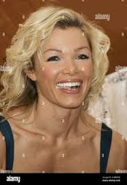 Nell 1 hi-res stock photography and images