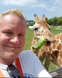 It's almost #WorldGiraffeDay, and we want to see all of your giraffe  selfies! Tag us in your stories and posts so we can repost and share. 🦒