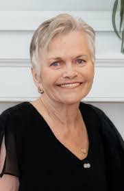 Dawn Cahoon's Instagram, Twitter & Facebook