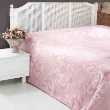 Battaniyeler, pamuk, polyester ve akrilik kullanılarak üretilebilir. Battaniye A101