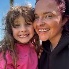 Hello, has anyone got a spare wheelchair that I could borrow please until  my neighbour can weightbare again? She's fallen and broken her ankle in 2  places, so just need too borrow