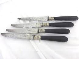 Voici Un Lot De 4 Couteaux Avec Manche En Ebene Et Garde Argente Dont La Lame En Acier Est Grave De La Marque Bonnet Castres Frais De En 2020 Couteau Ebene Lame