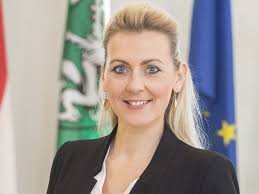 Der entsprechende ressortleiter ist der familienminister bzw. Christine Aschbacher Wird Arbeits Und Familienministerin In Der Neuen Regierung Nationalratswahl Vienna At
