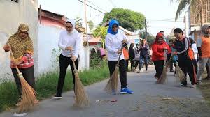 Gotong royong indonesia adalah sebuah platform yang menghubungkan antara umkm dan bpr di seluruh pelosok indonesia. Dukung Program Yuk Bikin Cantik Medan Tp Pkk Medan Lakukan Gotong Royong Tribun Medan