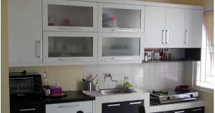 Meskipun minimalis tapi sudah ada kompor, oven dan wastafel yang sangat penting bagi dapur. Konsep Terbaru 17 Model Meja Dapur Cor