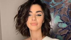 Göğüs dekoltesini fazla kaçıran nesrin cavadzade yürek hoplattı. Nesrin Cavadzade Nin Gulduren Instagram Paylasimi