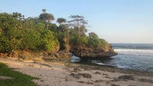 Pantai karang bolong berlokasi sekira 50 km dari kota serang. Pantai Karang Bolong Malang Htm Rute Foto Ulasan Pengunjung