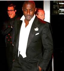 Here S A Picture Of Him Looking Dapper Af In A Suit Because We Need It In Our Lives Idris Elba Elba Looking Dapper