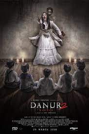 The Film Opens With The Life Of Risa Prilly Latuconsina A Teenage Girl Who Has The Ability To See Ghost Film Horor Terbaik Bioskop Film