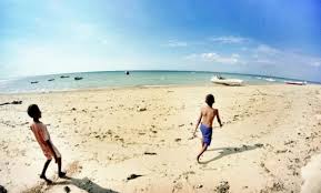 .pasir panjang , singkawang, kalimantan barat 1.apa sajaa keunggulan lokasi yang dimiliki jika akan mengembangkan wisata alam di pantai 2.kegiatan ekonomi dan atau wisata lain yang sudah ada dan yang akan muncul jiki di pantai pasir panjang dikembangkan objek wisata alam ? 10 Gambar Pantai Pasir Panjang Ntt Harga Tiket Masuk Jalan Menuju Wisata Penginapan Hotel Jejakpiknik Com