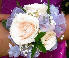 More images for how to make a boutonniere for prom » Easy Wrist Corsage Tutorial Diy Wrist Corsage Diy Corsage Wrist Corsage