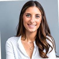 Laura Cosse's Instagram, Twitter & Facebook