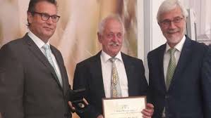 Anton Weber erhält die Staatsmedaille in Gold