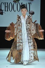 16 Delectable Photos Of A Chocolate Fashion Show Chocolate Fashion Chocolate Art Chocolate Sculptures