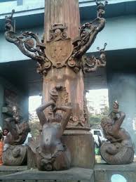 A statue, a school and a moment cool ...