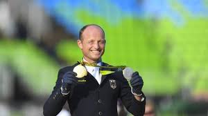 August 2016 gab das ioc bekannt, dass für 2020 folgende fünf sportarten in das programm der olympischen sportarten aufgenommen werden: Olympia 2016 Pferdesport Wer Soll Michael Jung Schlagen Gold Medaille Sicher