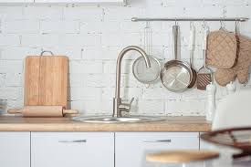 Beli aneka jenis peralatan dapur merk terbaik original. 6 Benda Di Dapur Yang Bisa Digantung Halaman All Kompas Com