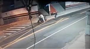 A data celebra todos os que, seja profissionalmente ou por hobbie, pilotam motocicletas. Pm Que Atirou Em Motociclista Na Zona Leste De Sp Afirma Que Nao Estava Muito Habituado Com A Pistola Que Usava Sao Paulo G1