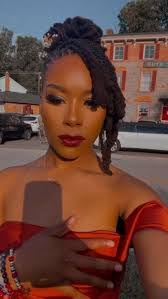 Veronica Suggs's Instagram, Twitter & Facebook