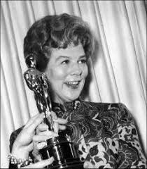 2 06 2014 7 07pm The Academy Awards Ceremony 1959 Wendy Hiller Best Supporting Actress Oscar For Separate Tables Movie Stars Academy Award Winners Actresses