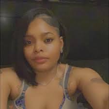 Ebony Mcdonald's Instagram, Twitter & Facebook