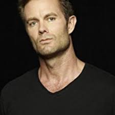 played by Garret Dillahunt) outfits
