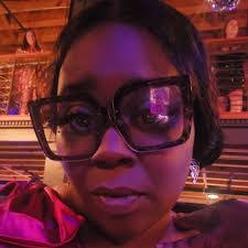 Carla Bates's Instagram, Twitter & Facebook