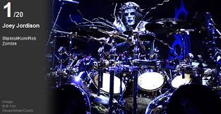 Siamo addolorati nel condividere la notizia che joey jordison, prolifico batterista, musicista e artista è morto pacificamente nel sonno il 26 luglio 2021. Joey Jordison Il Miglior Batterista Secondo Rhythm Magazine Slipknot Italia