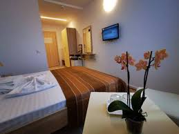 Pentru cei care doresc sa evadeze din mediul urban aglomerat si tumultuous, se pot relaxa la unitatile hoteliere din mamaia unde pot gasi liniste si destindere. Litoralul Pentru Toti 2021 Eforie Nord Hotel Diana Pico Mar Travel