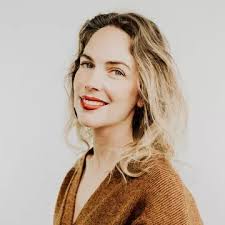 Marisa Raya's Instagram, Twitter & Facebook