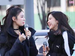 Itzy (koreanisch 있지) ist eine südkoreanische girlgroup, die 2019 von jyp entertainment. Itzy Ships On Twitter Lia Ryujin They Are In Sync As One Itzy Ryulia Liajin Jinlia Liaryu Ryujin Lia