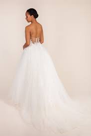 You can create custom made gowns or choose from our we will have at least two fitting appointments with you. Monique Lhuillier Wedding Dresses