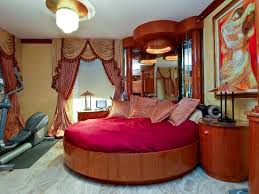 Sea shell bed, unique furniture design ideas. Bedroom Decorating Ideas For Married Couple Bedroom Designs For Couples Bedroom Interior Couples Master Bedroom