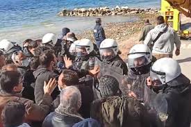 Η χερσόνησος της χαλκιδικής, βρίσκεται στα νότια της θεσσαλονίκης και αποτελείται από τρεις μικρότερες. Xalkidikh Synelhf8hsan Treis Diadhlwtes Kata Ta Epeisodia Sth Nikhth