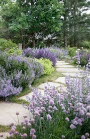 Flowers Fashion The Keys To Summer Interiors Cottage Garden Design In 2020 Beautiful Gardens Rock Garden Plants Rock Garden Landscaping