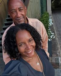 Me: How do you like my hair? Derek: It's like a Chia pet…add water and it  just grows and grows and grows. Me: 🙄😂 #naturalhairjourney