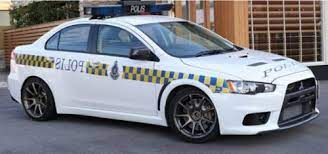 Pdrm) ialah sebuah pasukan polis malaysia yang terdiri daripada 111,450 orang pegawai dan anggota, dan beribu pejabat di ibu pejabat polis bukit aman, kuala lumpur. Model Kereta Yang Digunakan Oleh Polis