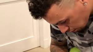 I loved getting every one of my tattoos, but i can't imagine giving one to myself. Video Watch Javy Baez Give Himself A Massive Leg Tattoo