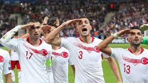 Die türkei bei der em 2020. Frankreich Mit Remis Gegen Turkei Spieler Salutieren Wieder