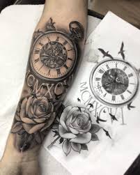 Ideas Originales De Tatuajes De Relojes 2019 De flor de color en el brazo un original diseño, que invita a la reflexión con colores diseños con muchos detalles, al estilo de realismo para las fanáticas. ideas originales de tatuajes de relojes