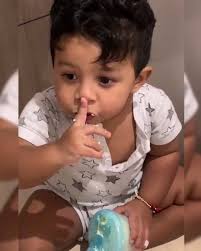 ¡Ahora me manda a callar! ¡Me manda a callar! ¿Qué esperamos pues?😂 Una de  las historias que tengo antes de acostarlo en la noche y dormir  arrunchados. #LasAventurasDeJacobo