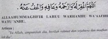 Ya allah ampunilah dia, kasihanilah dia, sejahterakanlah dia dan ampunilah dosa dan imam hendaklah berdiri bertentangan dengan kepala jenazah lelaki dan berdiri bertentangan dengan pinggang jenazah perempuan atau khunsa. Niat Doa Dan Cara Mengerjakan Shalat Jenazah Lengkap Ilmu Tauhid