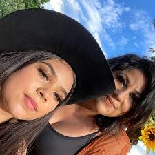 Maria Wynn's Instagram, Twitter & Facebook