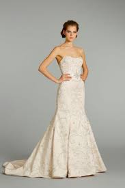 Lazaro perez ist ein lobenswerter designer, der luxuriöse brautkleider sowohl für die braut als auch für die brautjungfer entwirft. 11 Exquisite Wedding Dresses From Lazaro